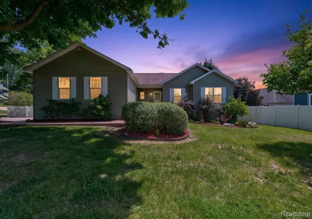 2nd image of 1259 Burgoyne Blvd, Rochester Hills, MI 48307 | MLS# 61001932