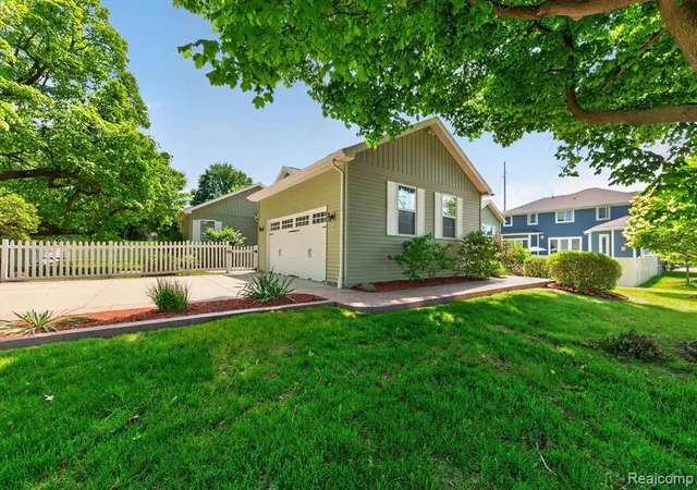 3rd image of 1259 Burgoyne Blvd, Rochester Hills, MI 48307 | MLS# 61001932