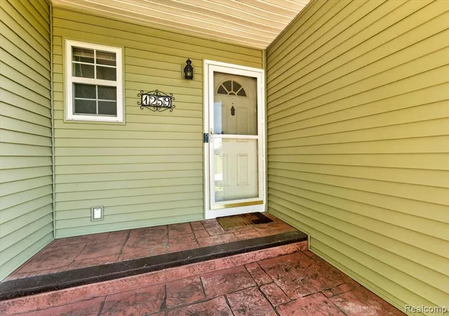 4th image of 1259 Burgoyne Blvd, Rochester Hills, MI 48307 | MLS# 61001932