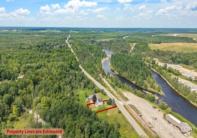 Photo 2 of Single family home for sale at 7149 County 426 M5 Rd, Gladstone, MI 49837 | MLS# 50217617 | Listing updated on 2026-08-21