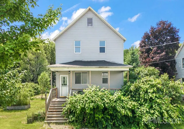 Photo 4 of Single family home for sale at 7149 County 426 M5 Rd, Gladstone, MI 49837 | MLS# 50217617 | Listing updated on 2026-08-21