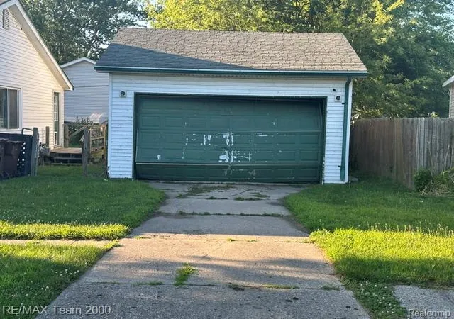 Photo 3 of Single family home for sale at 5601 Parkview St, Newport, MI 48166 9681 | MLS# 61014368 | Listing updated on 2026-08-27