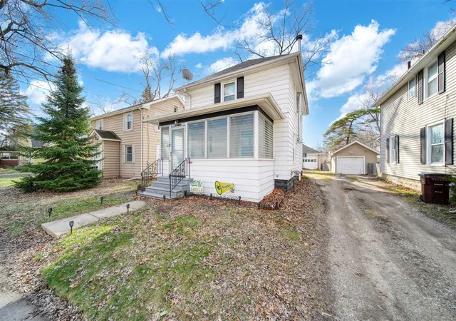 Photo 1 of Single family home for sale at 414 N Pleasant St, Jackson, MI 49202 | MLS# 70521177 | Listing updated on 2026-08-29