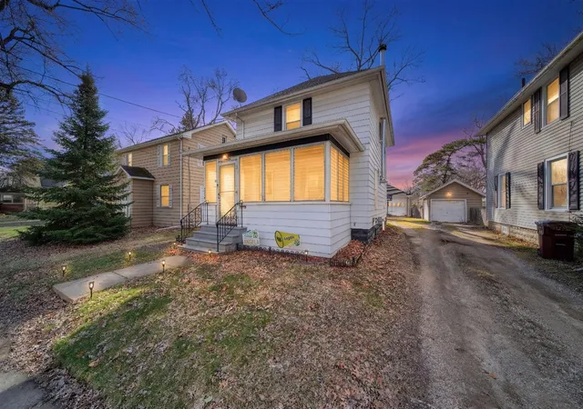 Photo 2 of Single family home for sale at 414 N Pleasant St, Jackson, MI 49202 | MLS# 70521177 | Listing updated on 2026-08-29