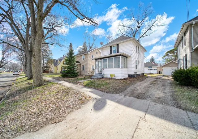 Photo 3 of Single family home for sale at 414 N Pleasant St, Jackson, MI 49202 | MLS# 70521177 | Listing updated on 2026-08-29