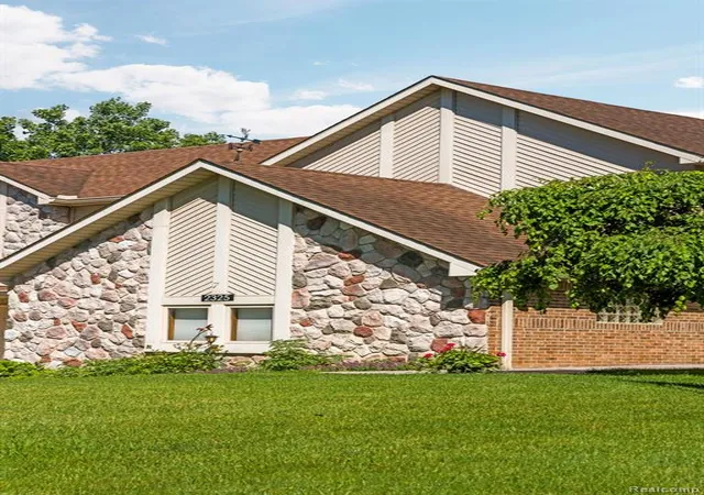 Homes for sale in South Lyon, MI | 2325 7 Mile Rd, South Lyon, MI 48178 | MLS# 61004569