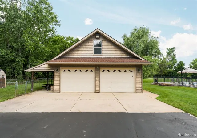 Homes for sale in South Lyon, MI | 2325 7 Mile Rd, South Lyon, MI 48178 | MLS# 61004569