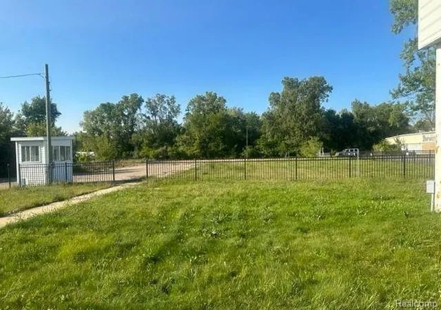 2nd image of 4028 W Pierson Rd, Flint, MI 48504 | MLS# 60986848