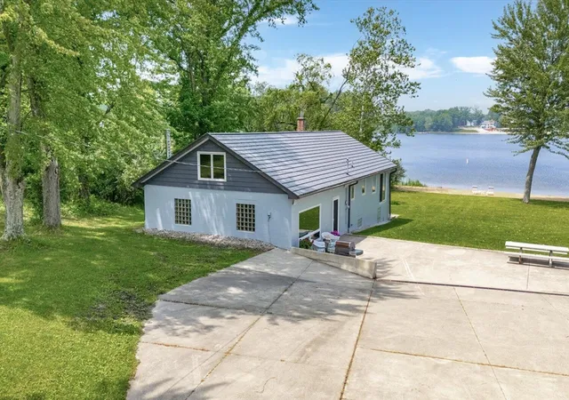 1st image of 13754 45th St, Bloomingdale, MI 49026 | MLS# 70535858
