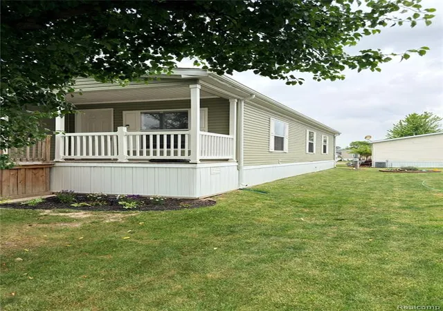 Homes for sale in Flat Rock, MI | 24832 Chinook Ct, Flat Rock, MI 48134 | MLS# 61002058