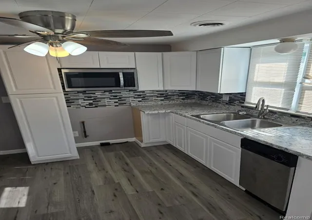 2nd image of 2070 Harwine St, Flint, MI 48532 5114 | MLS# 61024346