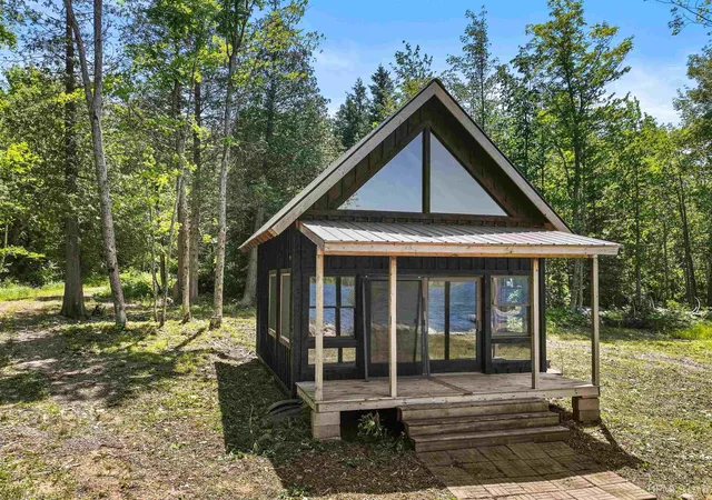 Homes for sale in Hancock, MI | 25160 Upper Point Mills Rd, Hancock, MI 49930 | MLS# 50214018