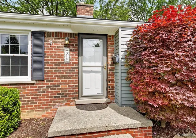 Homes for sale in Livonia, MI | 9818 Roseland St, Livonia, MI 48150 | MLS# 61001447