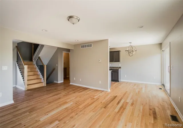 5th image of 2011 Thornhill Pl, Detroit, MI 48207 | MLS# 60987130