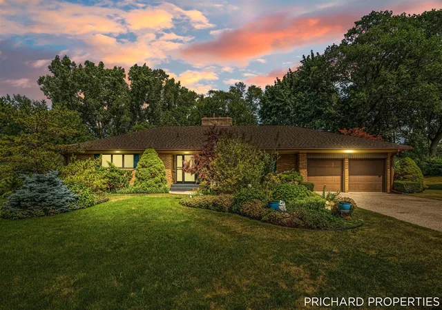 Photo 2 of Single family home for sale at 132 Morningside Dr, Grand Rapids, MI 49506 | MLS# 70549101 | Listing updated on 2026-09-02