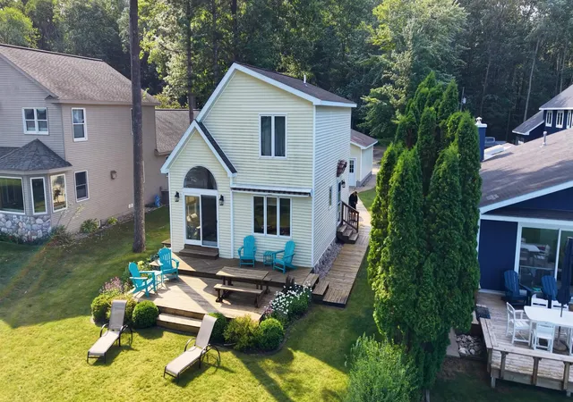 3rd image of 9612 Fowler Ln, Rapid City, MI 49676 | MLS# 80071560