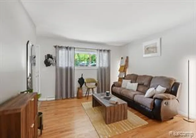 Homes for sale in Ann Arbor, MI | 1061 Western Dr, Ann Arbor, MI 48103 | MLS# 61009199