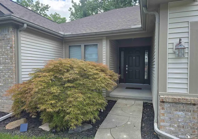 Photo 3 of Sale Pending at 885 Hickory Creek Dr, Temperance, MI 48182 | MLS# 50219324 | Listing updated on 2026-08-31