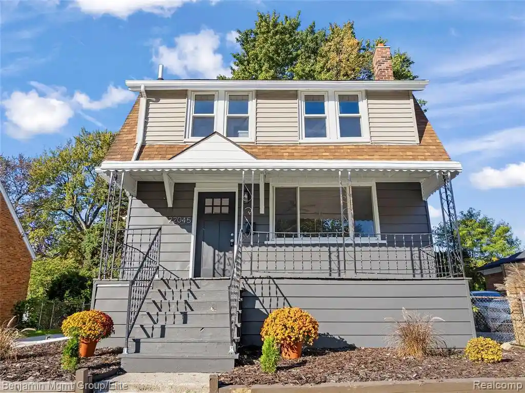 Photo 1 of Single family home for sale at 22045 Elmwood Ave, Eastpointe, MI 48021 2113 | MLS# 61041533 | Listing updated on 2026-10-24