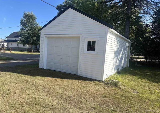 Photo 2 of Single family home for sale at 1017 River Ave, Iron Mountain, MI 49801 | MLS# 50219857 | Listing updated on 2026-08-26