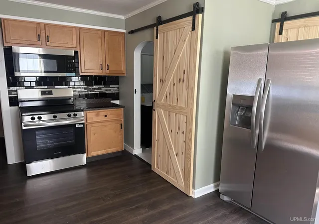 Photo 4 of Single family home for sale at 1017 River Ave, Iron Mountain, MI 49801 | MLS# 50219857 | Listing updated on 2026-09-29