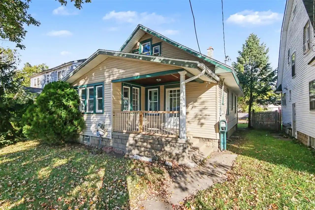 Photo 1 of Single family home for sale at 1433 Chicago Dr, Wyoming, MI 49509 | MLS# 70565661 | Listing updated on 2026-10-30