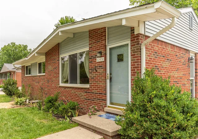 Homes for sale in Ann Arbor, MI | 640 Dellwood Dr, Ann Arbor, MI 48103 | MLS# 70544022