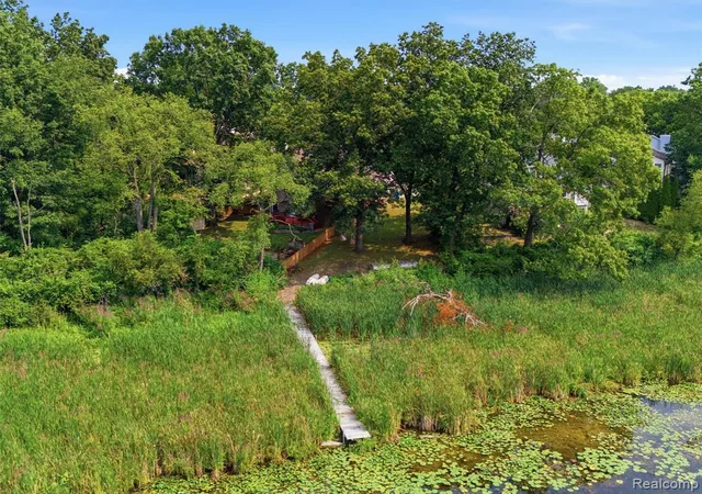2nd image of 4167 Grassmere Ct, Waterford, MI 48329 | MLS# 61022942