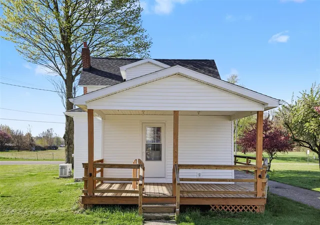 3rd image of 8891 Pennfield Rd, Battle Creek, MI 49017 | MLS# 70532853