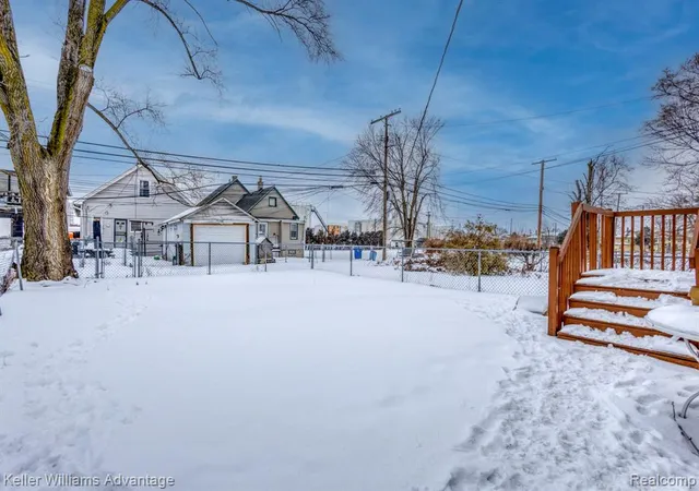 Homes for sale in Hamtramck, MI | 11727 Dyar St, Hamtramck, MI 48212 2927 | MLS# 60969667