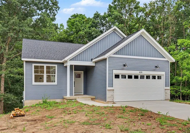 3rd image of 839 Morgan Dr, Belding, MI 48809 | MLS# 70554100