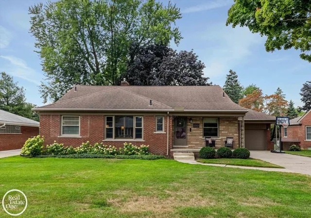 Photo 1 of Single family home for sale at 715 S Renaud Rd, Grosse Pointe Woods, MI 48236 | MLS# 50219637 | Listing updated on 2026-09-09