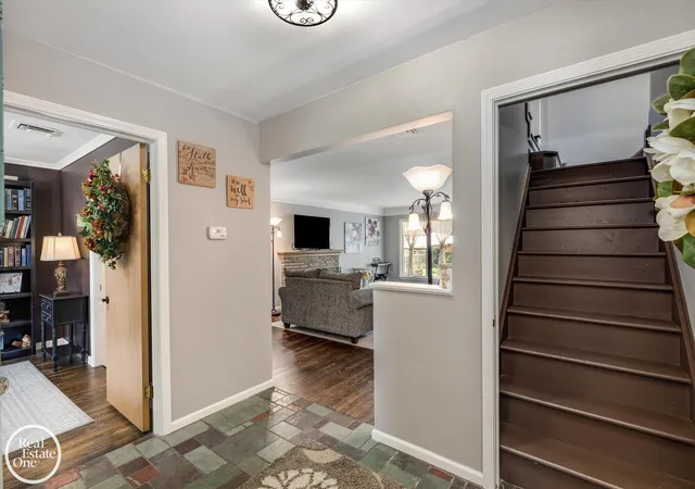 Photo 4 of Single family home for sale at 715 S Renaud Rd, Grosse Pointe Woods, MI 48236 | MLS# 50219637 | Listing updated on 2026-09-09