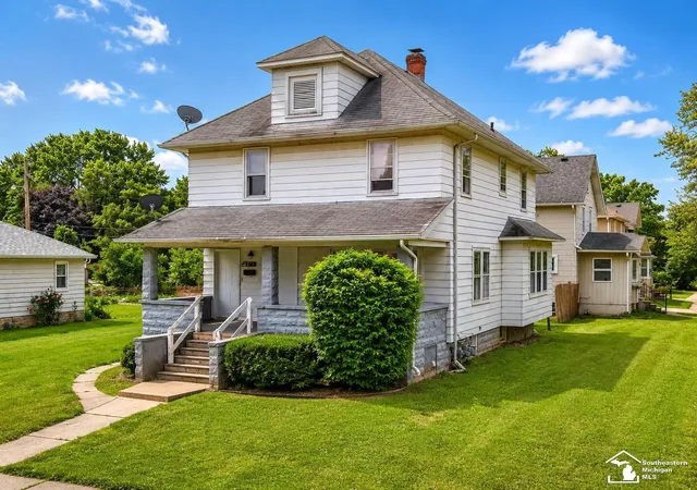 Homes for sale in Monroe, MI | 231 W 7th St, Monroe, MI 48161 | MLS# 50213050