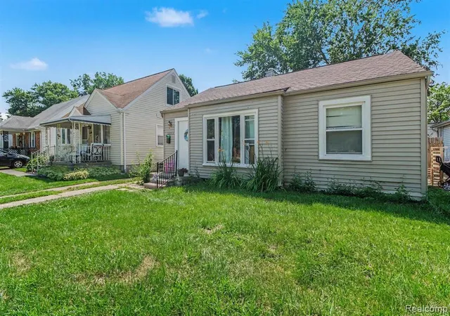 Photo 3 of Sale Pending at 23383 Cayuga Ave, Hazel Park, MI 48030 | MLS# 61011608 | Listing updated on 2026-08-12