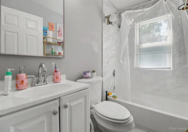 Photo 4 of Sale Pending at 23383 Cayuga Ave, Hazel Park, MI 48030 | MLS# 61011608 | Listing updated on 2026-08-12