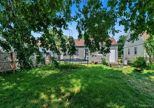 Photo 8 of Sale Pending at 23383 Cayuga Ave, Hazel Park, MI 48030 | MLS# 61011608 | Listing updated on 2026-08-12