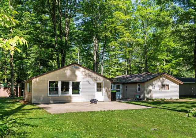 3rd image of 5251 E Shore Dr, Kalkaska, MI 49646 | MLS# 80070916