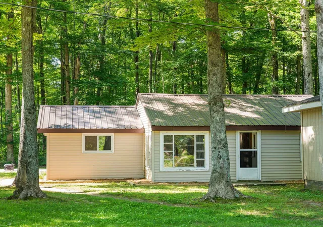 4th image of 5251 E Shore Dr, Kalkaska, MI 49646 | MLS# 80070916
