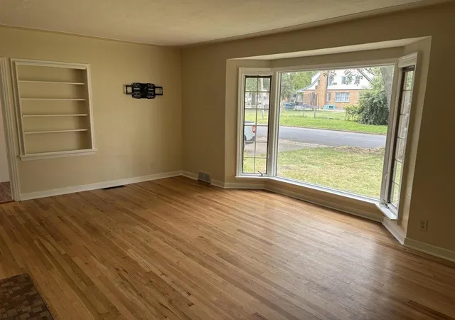 Photo 2 of Sale Pending at 298 Mckinley Ave, Battle Creek, MI 49017 | MLS# 70550743 | Listing updated on 2026-08-13