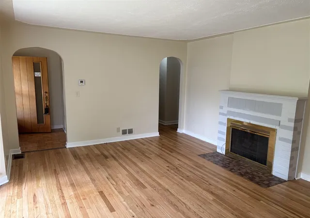 Photo 3 of Sale Pending at 298 Mckinley Ave, Battle Creek, MI 49017 | MLS# 70550743 | Listing updated on 2026-08-13
