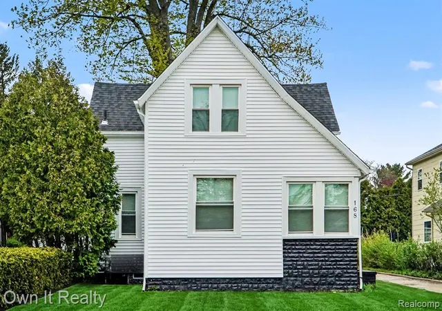 Homes for sale in Grosse Pointe Farms, MI | 168 Kerby Rd, Grosse Pointe Farms, MI 48236 | MLS# 60988763