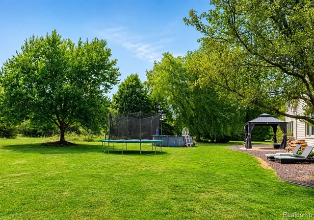 Photo 2 of Single family home for sale at 6837 Alta Dr, Brighton, MI 48116 6220 | MLS# 61025144 | Listing updated on 2026-09-26