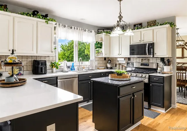 Photo 3 of Single family home for sale at 6837 Alta Dr, Brighton, MI 48116 6220 | MLS# 61025144 | Listing updated on 2026-09-26
