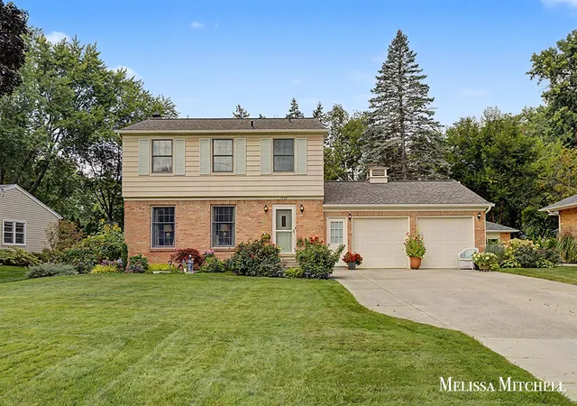 Photo 1 of Sale Pending at 1705 Ridgewood Ave, Grand Rapids, MI 49506 | MLS# 70555112 | Listing updated on 2026-08-30