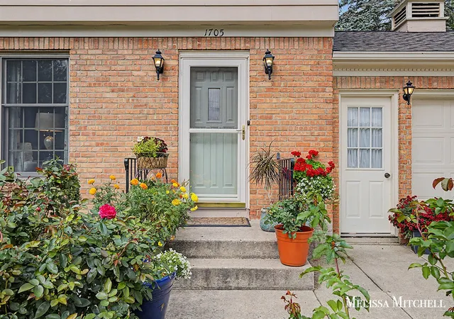 Photo 2 of Sale Pending at 1705 Ridgewood Ave, Grand Rapids, MI 49506 | MLS# 70555112 | Listing updated on 2026-08-30