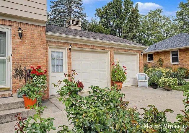 Photo 2 of Sale Pending at 1705 Ridgewood Ave, Grand Rapids, MI 49506 | MLS# 70555112 | Listing updated on 2026-08-30