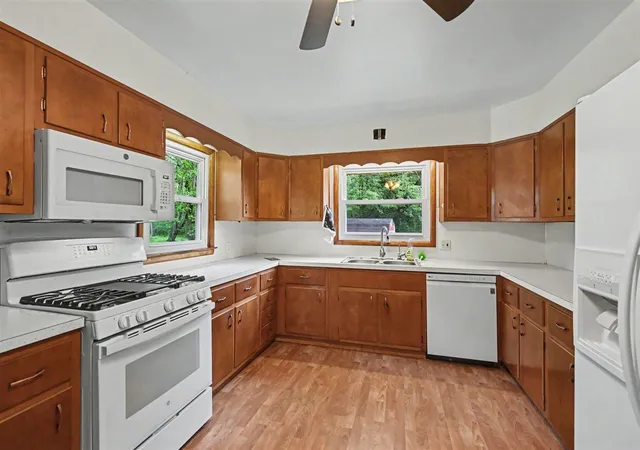 3rd image of 243 Creekview Dr, Battle Creek, MI 49037 | MLS# 70551476