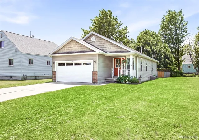 Homes for sale in Port Huron, MI | 2504 John L St, Port Huron, MI 48060 | MLS# 61004497