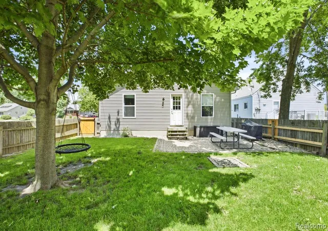 Homes for sale in Port Huron, MI | 2504 John L St, Port Huron, MI 48060 | MLS# 61004497